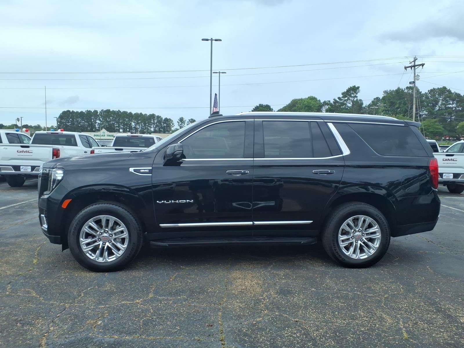 2024 GMC Yukon SLT in Onyx Black — front three-quarter view