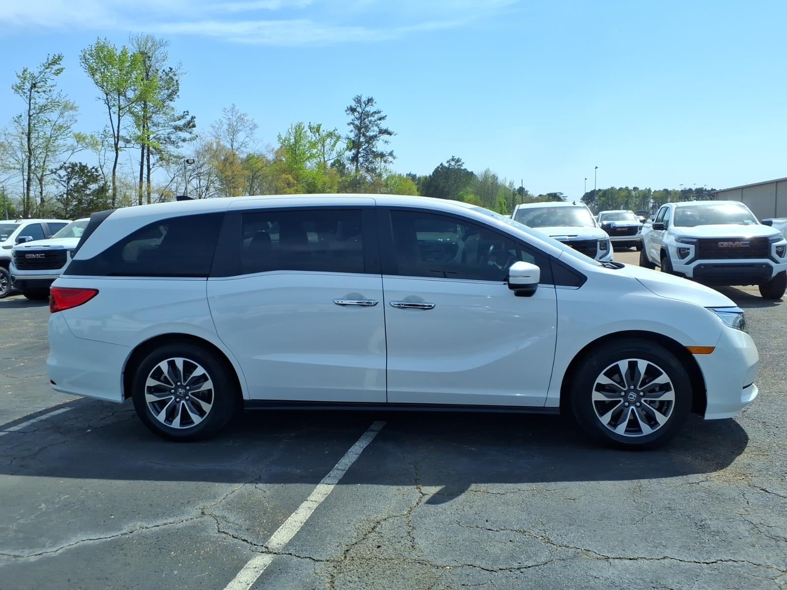 2024 Honda Odyssey — rear three-quarter view